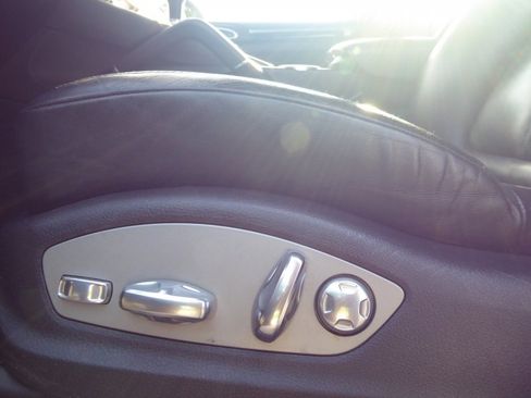 Used 2014 Porsche Cayenne GTS image 29