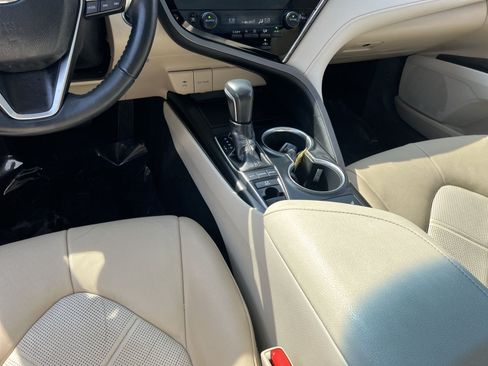 Used 2018 Toyota Camry XLE FWD image 22