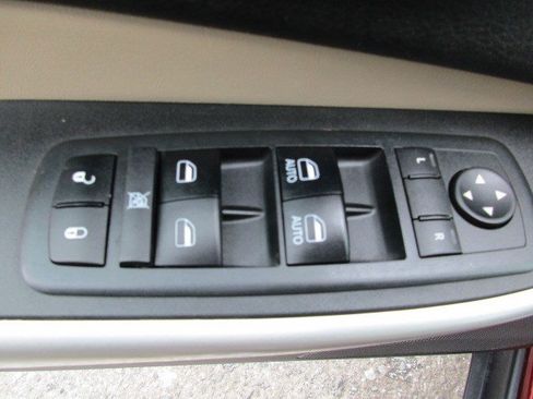 Used 2018 Jeep Cherokee Limited image 17