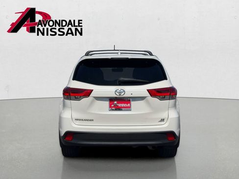 Used 2018 Toyota Highlander SE w/ Carpet Mat Package (TMS) AWD/4WD image 5