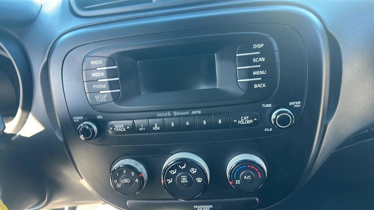 Used 2015 Kia Soul FWD image 32