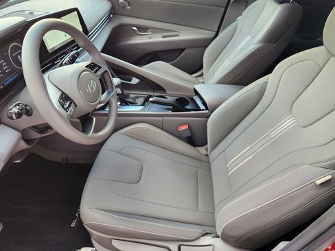 Used 2024 Hyundai Elantra SEL FWD image 13