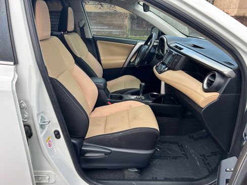 Used 2017 Toyota RAV4 XLE AWD/4WD image 29