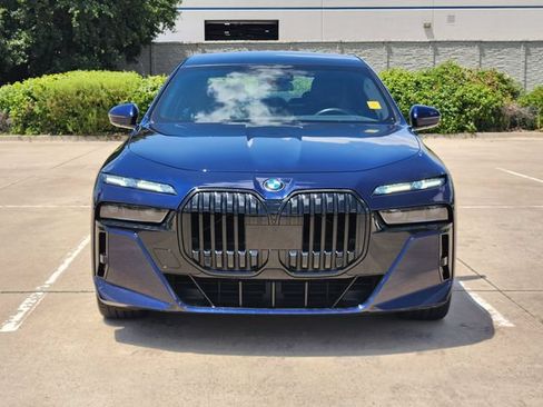 Used 2023 BMW 760i xDrive w/ Executive Package AWD/4WD image 2