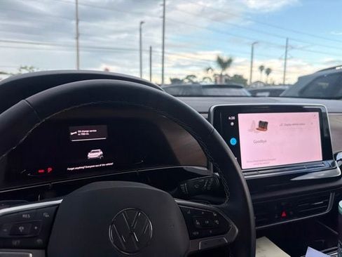 Used 2024 Volkswagen Atlas SE FWD image 19