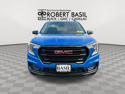 Used 2024 GMC Terrain SLE w/ Driver Convenience Package AWD/4WD image 3