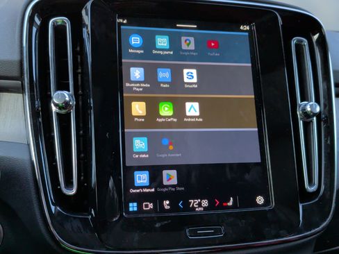 Used 2025 Volvo XC40 B5 Core image 18