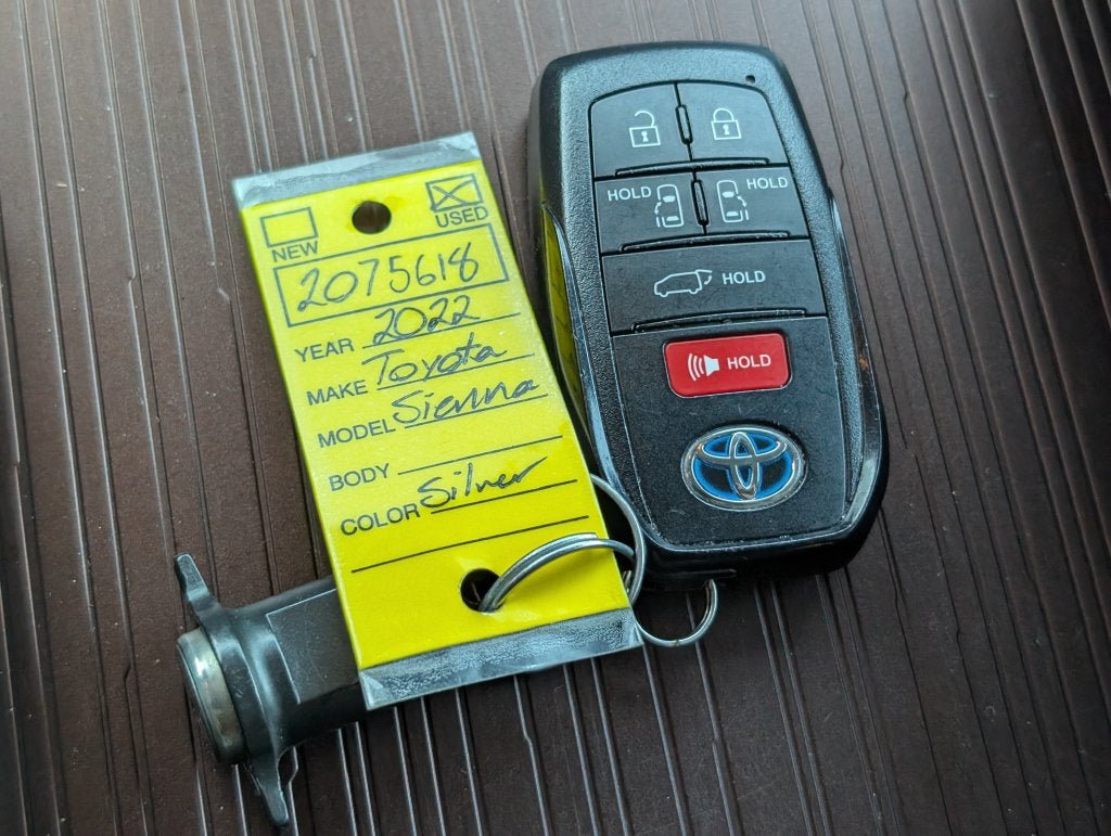 Certified 2022 Toyota Sienna XLE w/ XLE Plus Package FWD image 37