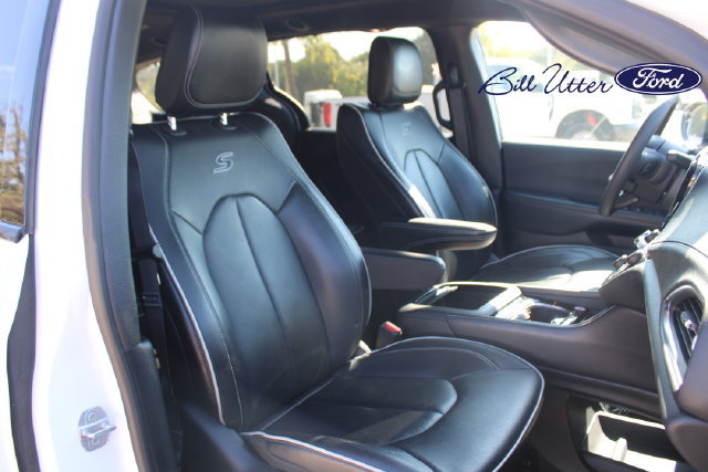 Used 2025 Chrysler Pacifica Limited FWD image 11