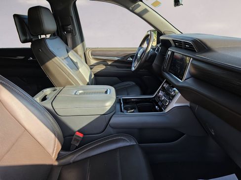 Used 2021 GMC Yukon XL Denali w/ Denali Premium Package RWD image 15