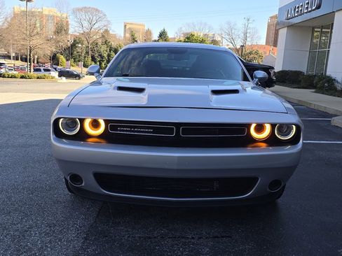 Used 2023 Dodge Challenger SXT RWD image 30