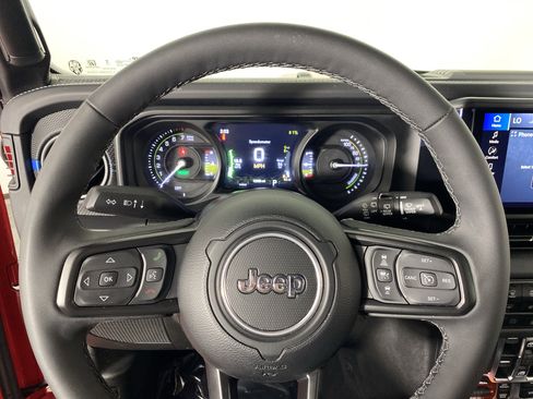 Used 2025 Jeep Wrangler Unlimited Rubicon 4xe w/ Convenience Group AWD/4WD image 20