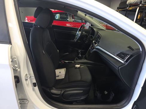 Used 2018 Hyundai Elantra SE image 7