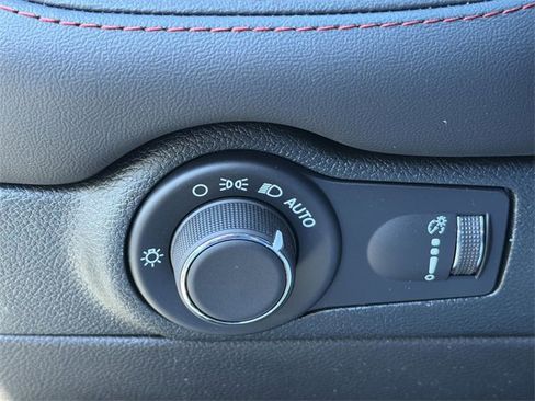 Used 2025 Dodge Durango GT image 36