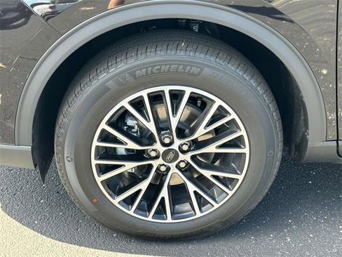 New 2025 Ford Escape SE image 8