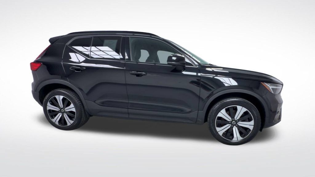 Used 2023 Volvo XC40 Recharge Plus AWD/4WD image 9