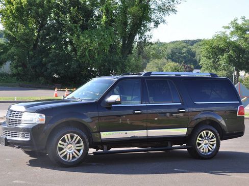 Used 2007 Lincoln Navigator L 4WD image 2