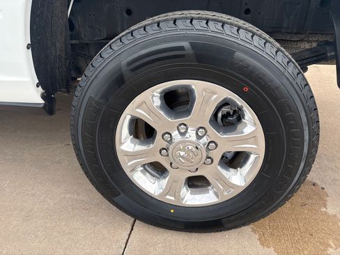 Used 2024 RAM 3500 Big Horn image 12