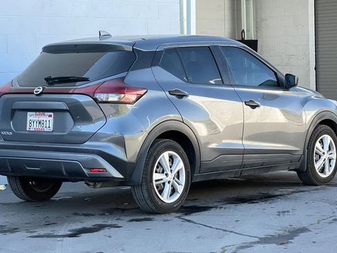 Used 2021 Nissan Kicks S image 3