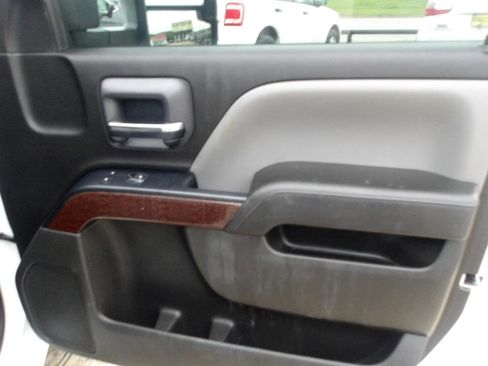 Used 2018 Chevrolet Silverado 1500 W/T w/ Trailering Package AWD/4WD image 9
