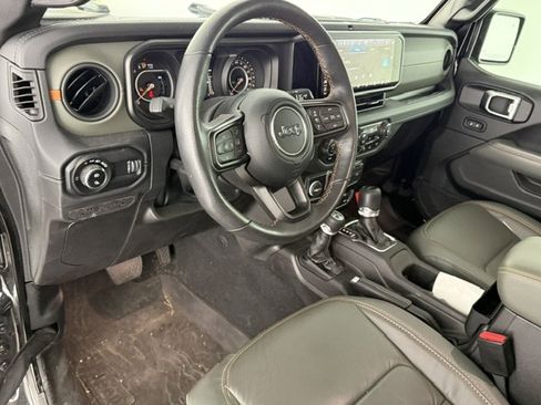 Used 2024 Jeep Gladiator Mojave AWD/4WD image 9