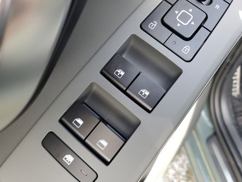 New 2025 Kia Niro SX Touring image 17