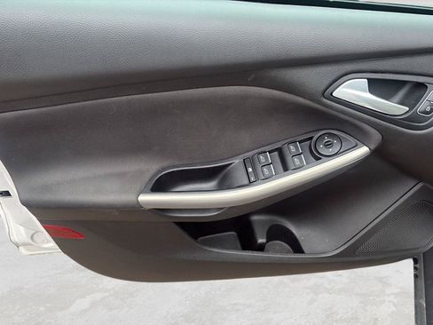 Used 2018 Ford Focus Titanium FWD image 29