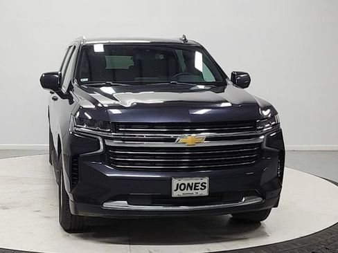 Used 2024 Chevrolet Suburban LT AWD/4WD image 2