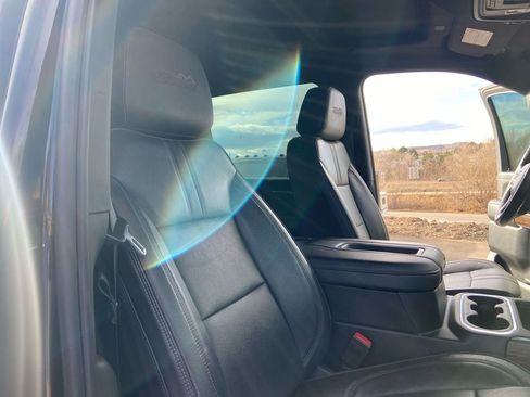 Used 2020 Chevrolet Silverado 3500 High Country image 38