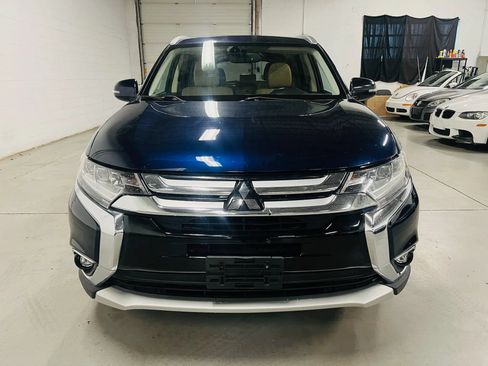 Used 2017 Mitsubishi Outlander GT AWD/4WD image 3