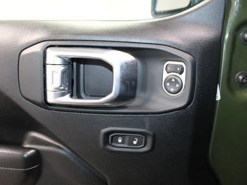 Used 2021 Jeep Wrangler Sport AWD/4WD image 32