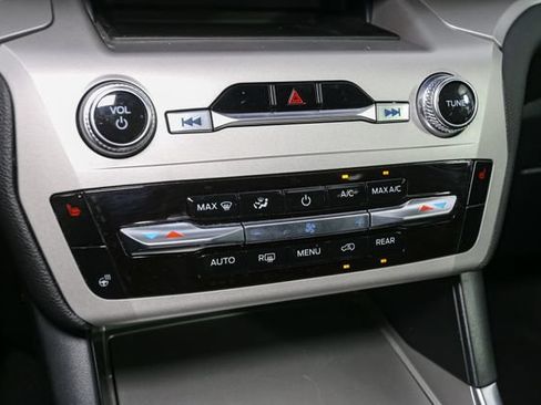 Used 2024 Ford Explorer XLT w/ Equipment Group 202A AWD/4WD image 26