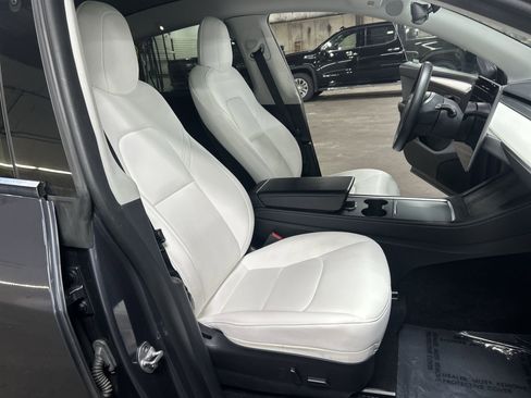 Used 2023 Tesla Model Y Long Range image 27