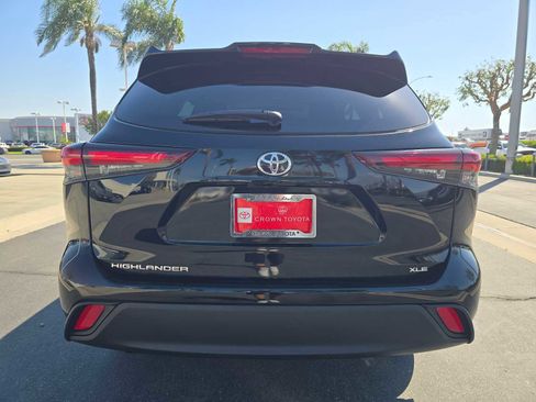 Used 2025 Toyota Highlander XLE FWD image 15