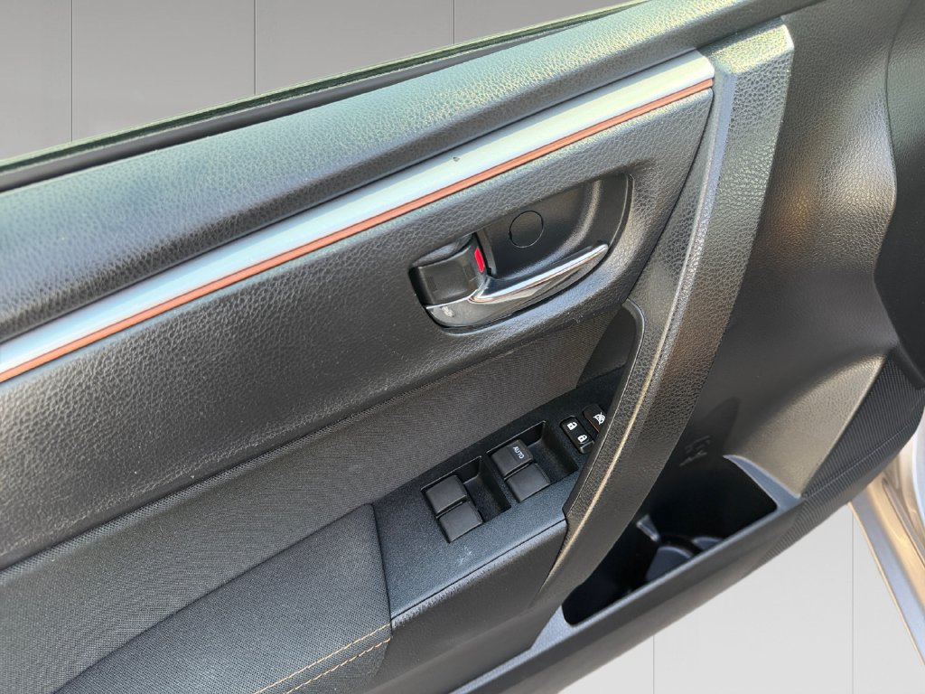 Used 2014 Toyota Corolla LE FWD image 11