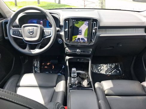 Used 2025 Volvo XC40 B5 Plus AWD/4WD image 9