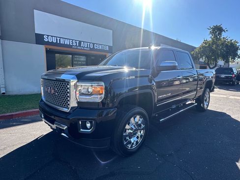 Used 2015 GMC Sierra 2500 Denali w/ Duramax Plus Package image 2