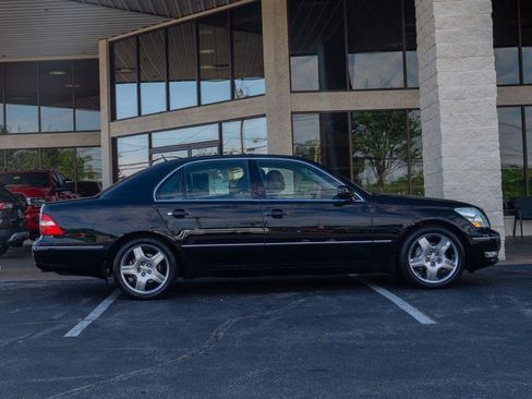 Used 2006 Lexus LS 430 w/ Modern Luxury Pkg RWD image 2