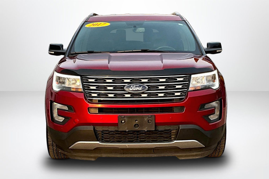 Used 2017 Ford Explorer XLT w/ Equipment Group 202A FWD image 2