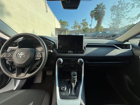 Used 2025 Toyota RAV4 LE image 33