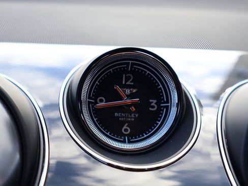 Used 2020 Bentley Bentayga AWD/4WD image 27
