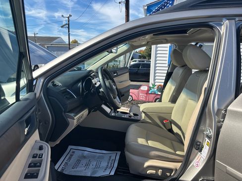 Used 2017 Subaru Outback 2.5i Limited image 12