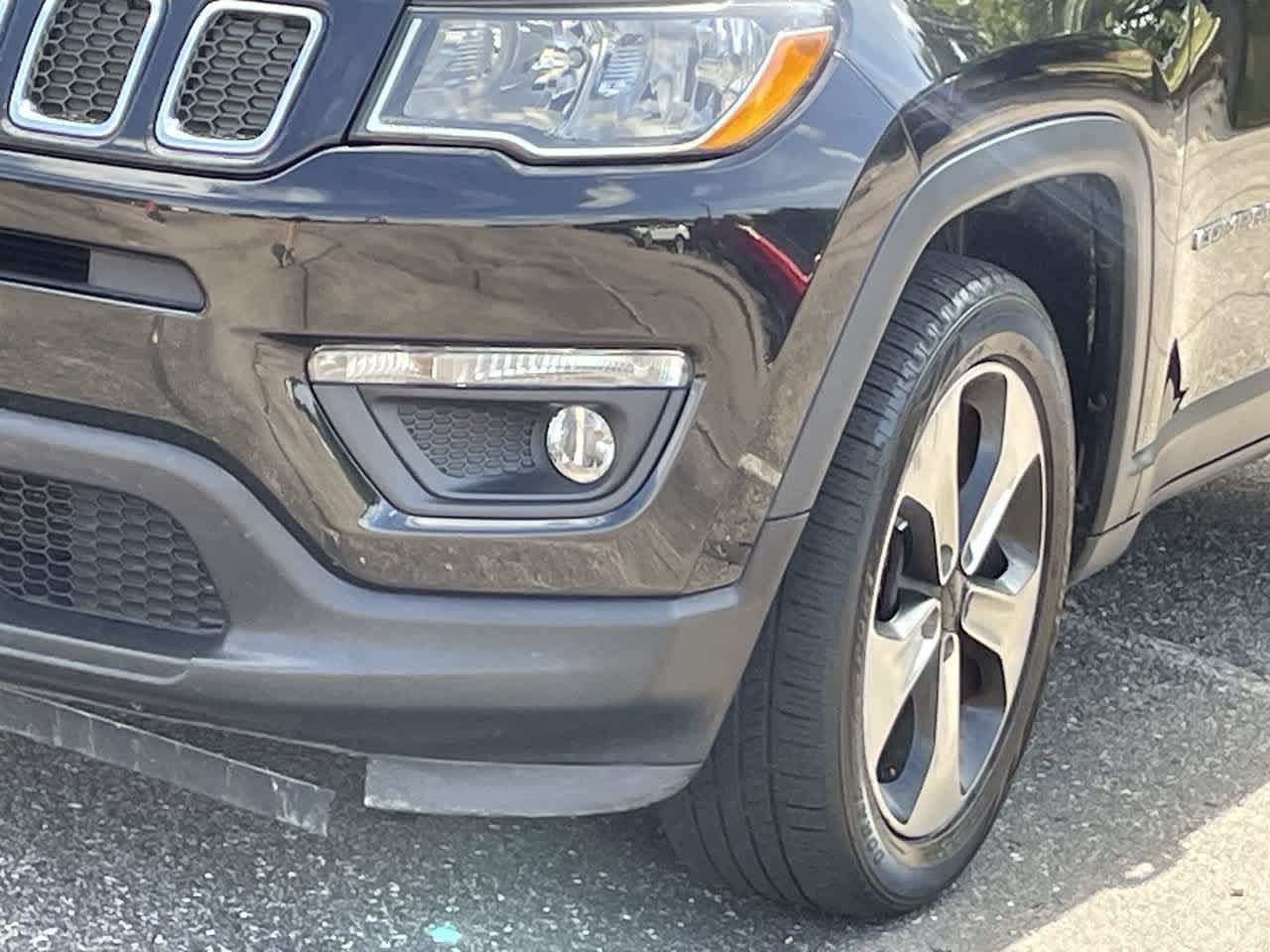 Used 2018 Jeep Compass Latitude w/ Cold Weather Group AWD/4WD image 34