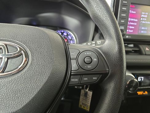 Used 2022 Toyota RAV4 LE AWD/4WD image 15