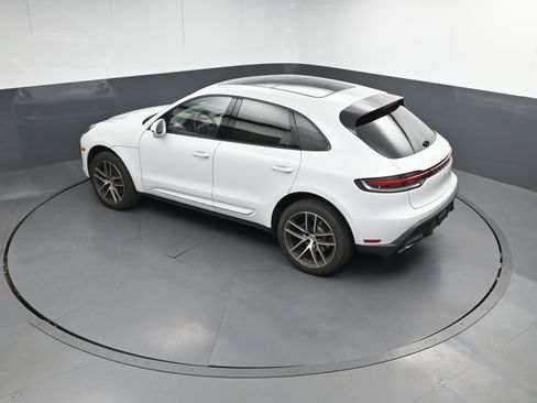 Certified 2025 Porsche Macan image 36