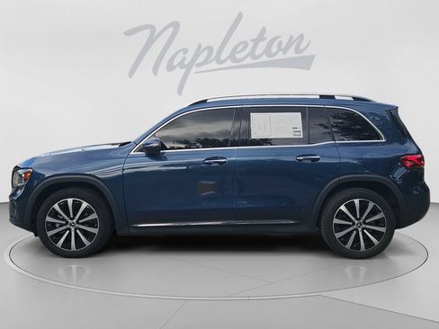 Used 2023 Mercedes-Benz GLB 250 4MATIC w/ Premium Package image 2