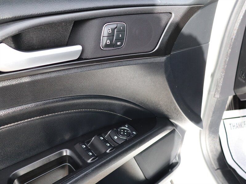 Used 2020 Ford Fusion Titanium AWD/4WD image 18