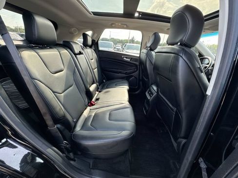Used 2018 Ford Edge Titanium w/ Equipment Group 302A AWD/4WD image 28