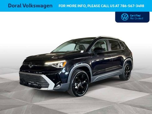 Used 2025 Volkswagen Taos SE FWD image 1