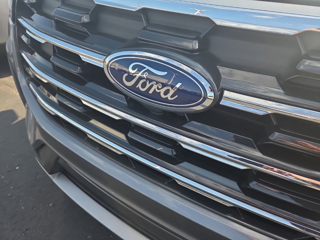 Certified 2025 Ford Explorer Active w/ Active Comfort Package AWD/4WD image 3